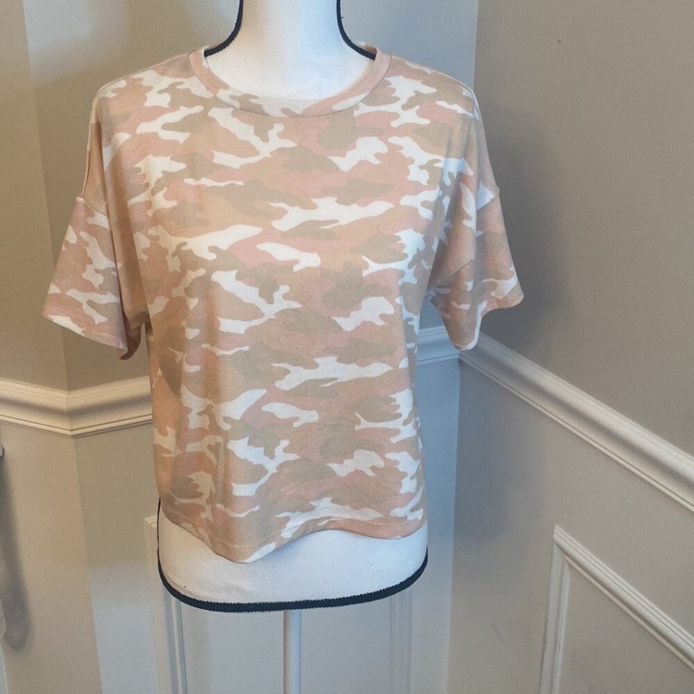 Banana Republic pink camo crop top size extra small